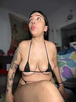 kiaraglam2 online show from January 13, 2026, 7:57 am