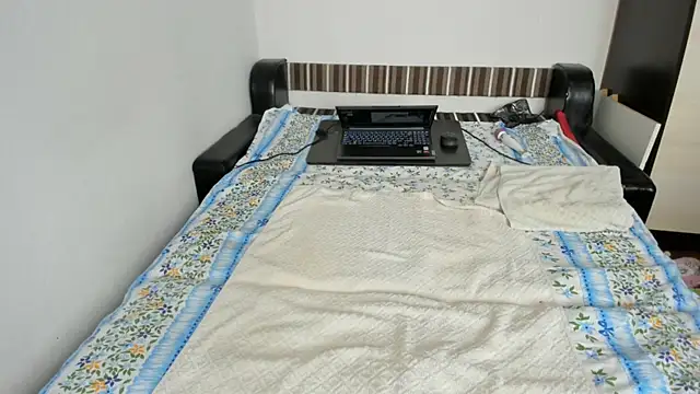 sweet-tinqerbell online show from October 4, 2025, 10:35 am