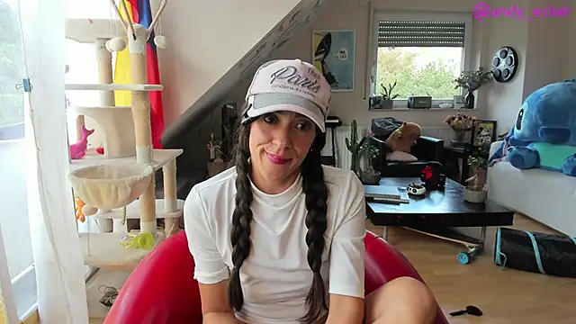 tinny williams online show from October 5, 2025, 9:18 am