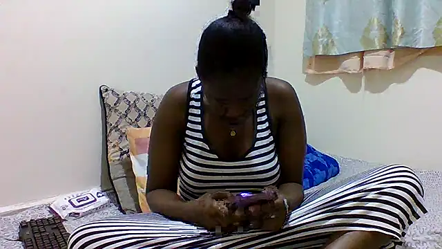 sweetelle09 online show from May 8, 2026, 6:57 pm
