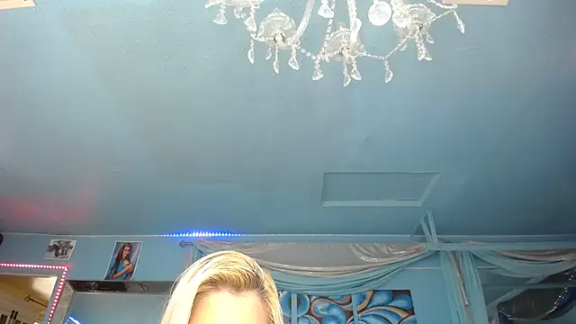Snapshot of ADRIANNA_FOX chatting on February 4, 2025, 7:00 pm ADRIANNA FOX online show from February 4, 2025, 7:00 pm