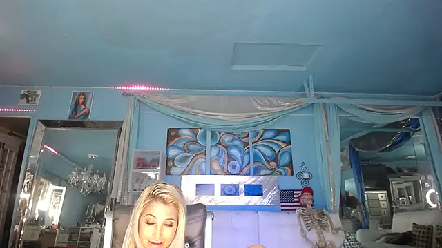 Snapshot of ADRIANNA_FOX chatting on February 8, 2025, 6:43 am ADRIANNA FOX online show from February 8, 2025, 6:43 am