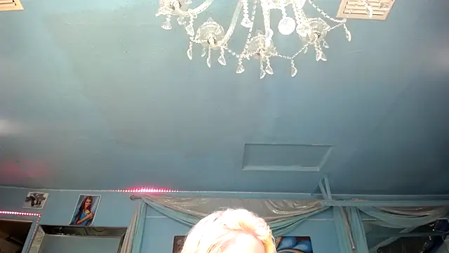 Snapshot of ADRIANNA_FOX chatting on February 15, 2025, 6:44 am ADRIANNA FOX online show from February 15, 2025, 6:44 am