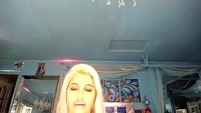 Snapshot of ADRIANNA_FOX chatting on February 16, 2025, 6:10 am ADRIANNA FOX online show from February 16, 2025, 6:10 am
