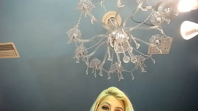 Snapshot of ADRIANNA_FOX chatting on March 16, 2025, 4:30 am ADRIANNA FOX online show from March 16, 2025, 4:30 am