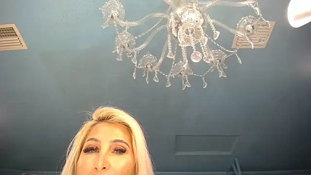 Snapshot of ADRIANNA_FOX chatting on March 18, 2025, 7:41 am ADRIANNA FOX online show from March 18, 2025, 7:41 am
