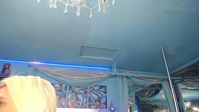 ADRIANNA FOX online show from October 14, 2025, 7:03 pm