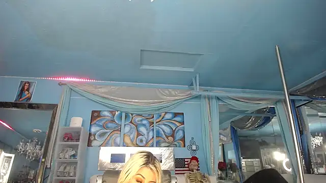 ADRIANNA FOX online show from April 22, 2026, 5:21 am
