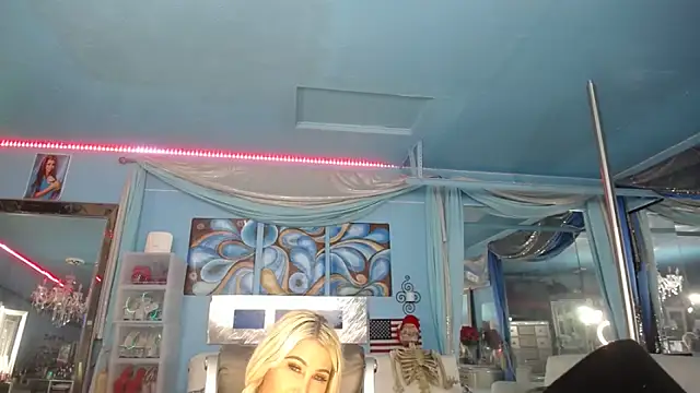 ADRIANNA FOX online show from May 22, 2026, 3:24 am