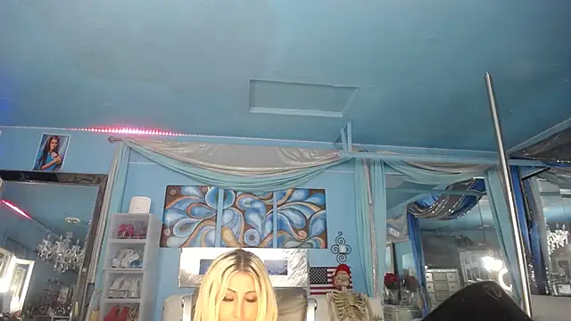 ADRIANNA FOX online show from June 26, 2026, 8:08 am