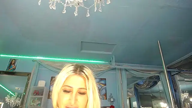 ADRIANNA FOX online show from June 27, 2026, 5:07 pm