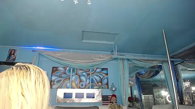 ADRIANNA FOX online show from August 9, 2026, 7:24 am
