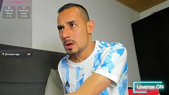 jhonyalzate2 online show from February 18, 2026, 1:56 am