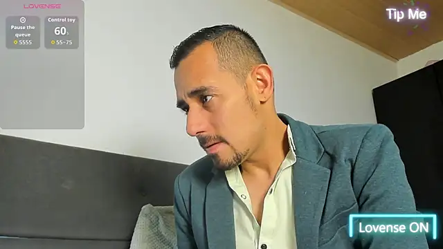 jhonyalzate2 online show from May 3, 2026, 12:05 am