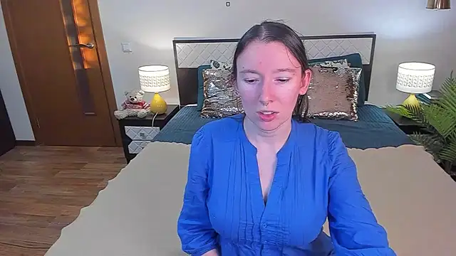 Snapshot of CatherineWalls chatting on June 2, 2026, 1:40 am CatherineWalls online show from June 2, 2026, 1:40 am