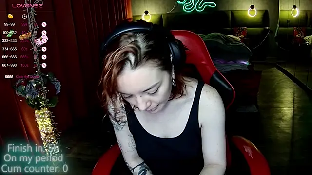 Snapshot of MaxPhoenixx chatting on October 5, 2025, 7:12 pm MaxPhoenixx online show from October 5, 2025, 7:12 pm