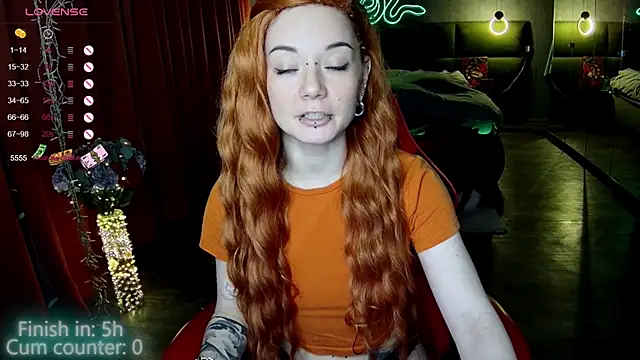 Snapshot of MaxPhoenixx chatting on October 30, 2025, 8:09 pm MaxPhoenixx online show from October 30, 2025, 8:09 pm