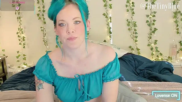 Snapshot of thetinyblue chatting on February 24, 2026, 5:55 pm thetinyblue online show from February 24, 2026, 5:55 pm