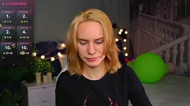 Snapshot of Ramona___ chatting on October 22, 2025, 6:13 am Ramona    online show from October 22, 2025, 6:13 am