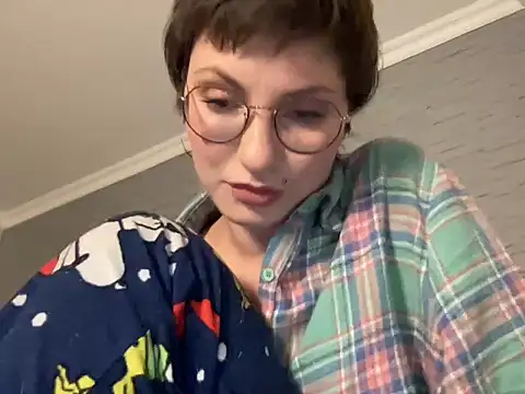 Snapshot of -CatchMe- chatting on December 16, 2025, 10:15 pm -CatchMe- online show from December 16, 2025, 10:15 pm