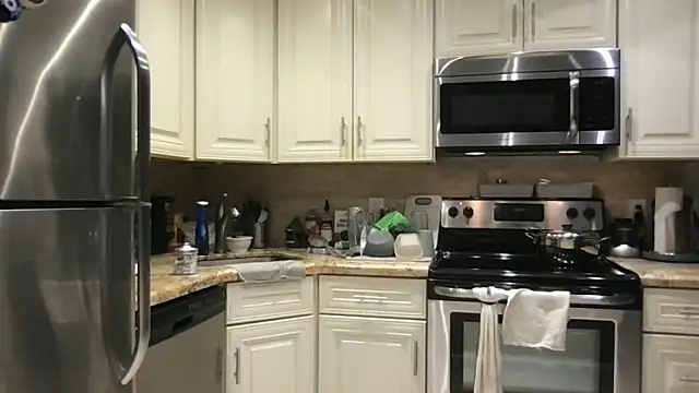 BigGuyMuscle online show from November 23, 2025, 6:46 am