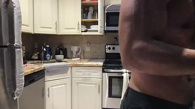 BigGuyMuscle online show from June 18, 2026, 11:20 pm