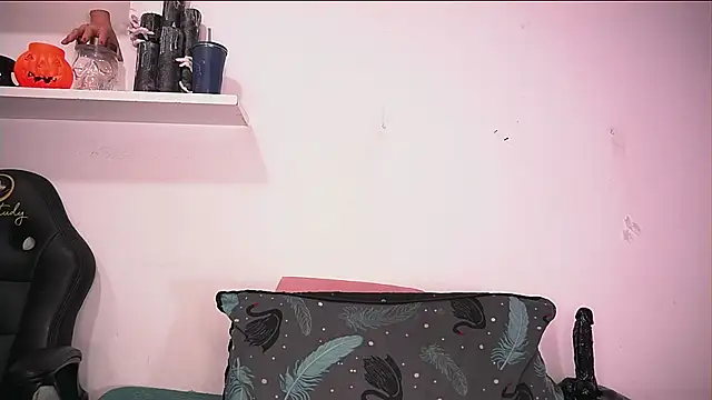 alexaa walker online show from November 1, 2025, 11:56 am