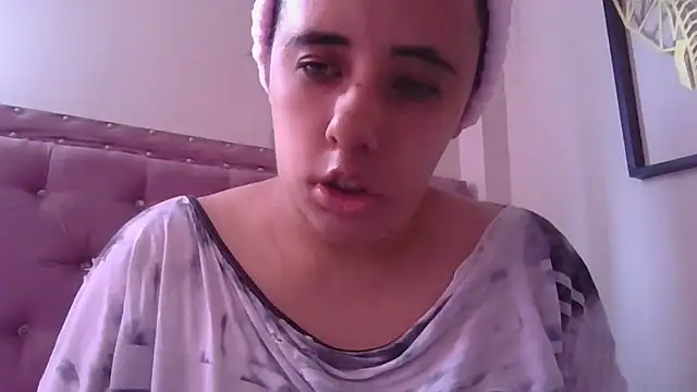 Snapshot of annarose19 chatting on September 16, 2025, 5:47 pm annarose19 online show from September 16, 2025, 5:47 pm