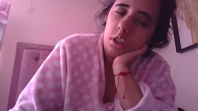 Snapshot of annarose19 chatting on October 27, 2025, 5:28 pm annarose19 online show from October 27, 2025, 5:28 pm