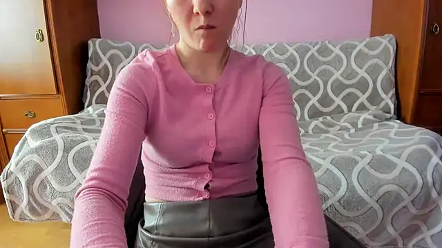 HolmesAriana online show from December 4, 2024, 12:36 pm