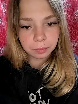 Snapshot of Zuli_Kiska chatting on September 29, 2025, 11:26 am Zuli Kiska online show from September 29, 2025, 11:26 am