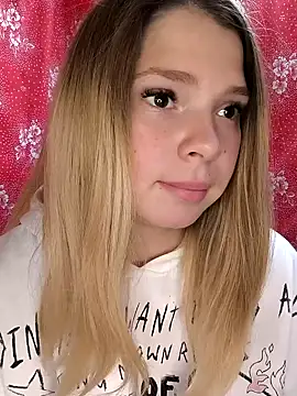 Snapshot of Zuli_Kiska chatting on October 6, 2025, 11:18 am Zuli Kiska online show from October 6, 2025, 11:18 am