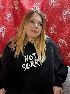 Snapshot of Zuli_Kiska chatting on October 8, 2025, 8:01 am Zuli Kiska online show from October 8, 2025, 8:01 am