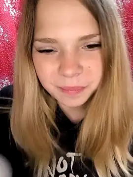 Snapshot of Zuli_Kiska chatting on October 10, 2025, 6:23 am Zuli Kiska online show from October 10, 2025, 6:23 am