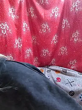 Snapshot of Zuli_Kiska chatting on October 26, 2025, 8:26 pm Zuli Kiska online show from October 26, 2025, 8:26 pm