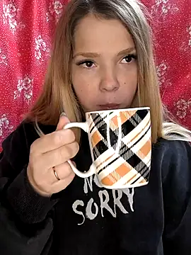 Snapshot of Zuli_Kiska chatting on November 1, 2025, 9:17 pm Zuli Kiska online show from November 1, 2025, 9:17 pm