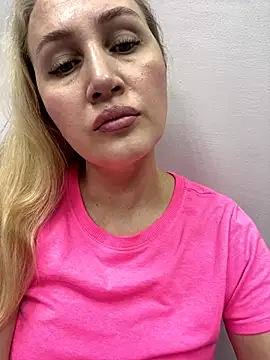 YourBlondee online show from December 4, 2024, 3:48 am