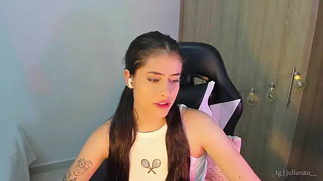 Snapshot of iriswest_ chatting on January 13, 2025, 12:51 am iriswest online show from January 13, 2025, 12:51 am