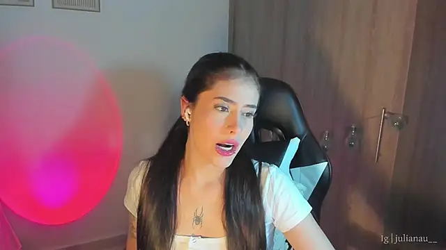 Snapshot of iriswest_ chatting on January 15, 2025, 1:45 am iriswest online show from January 15, 2025, 1:45 am