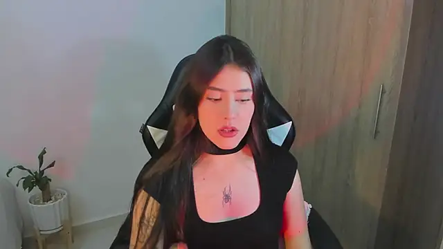 Snapshot of iriswest_ chatting on February 11, 2025, 12:17 am iriswest online show from February 11, 2025, 12:17 am