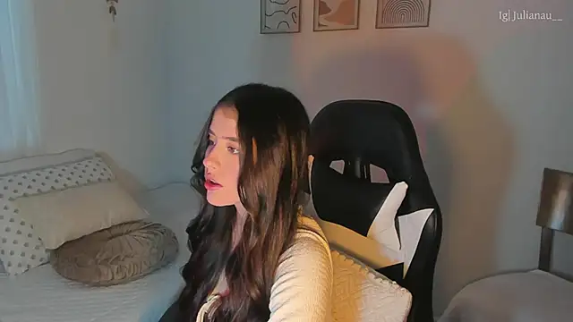 Snapshot of iriswest_ chatting on February 19, 2025, 11:14 pm iriswest online show from February 19, 2025, 11:14 pm