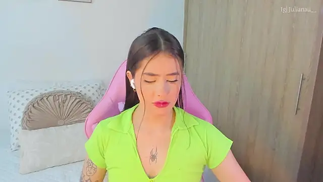 Snapshot of iriswest_ chatting on March 7, 2025, 9:27 pm iriswest online show from March 7, 2025, 9:27 pm