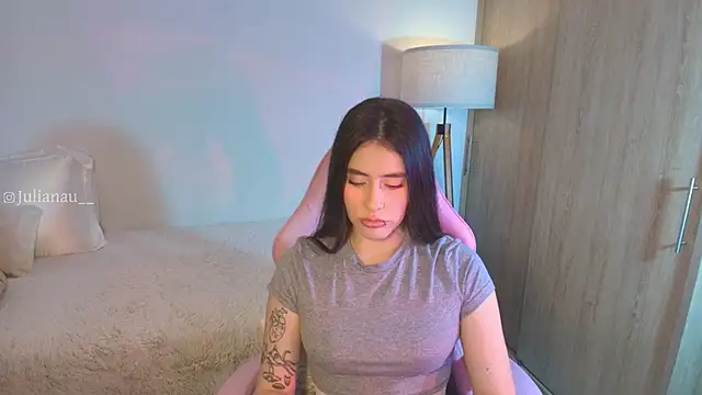 iriswest  online show from November 11, 2025, 12:10 am