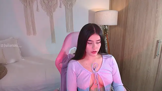 iriswest  online show from December 2, 2025, 1:33 am