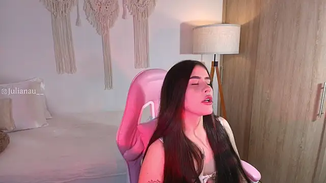 iriswest  online show from December 3, 2025, 12:07 am