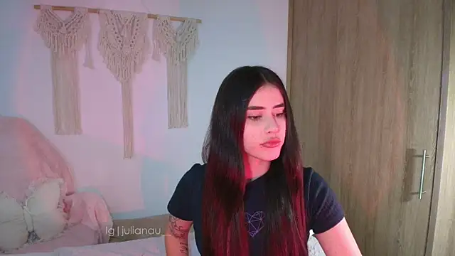 iriswest  online show from May 29, 2026, 3:59 am