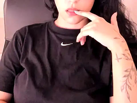 Snapshot of Kristenbr chatting on April 8, 2026, 11:16 pm Kristenbr online show from April 8, 2026, 11:16 pm