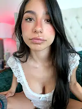 Snapshot of LoveLillyy chatting on October 28, 2025, 8:22 pm LoveLillyy online show from October 28, 2025, 8:22 pm