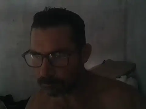 Snapshot of Stalingr9 chatting on June 18, 2026, 10:14 pm Stalingr9 online show from June 18, 2026, 10:14 pm