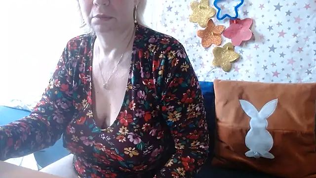 QueenLana online show from June 26, 2026, 7:35 am